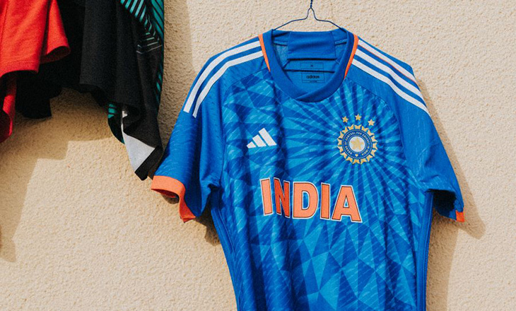 علامة adidas  ومجلس مراقبة لعبة الكريكيت في الهند (BCCI) يطلقان القميص الرسمي لمنتخب الهند للكريكيت في الإمارات